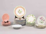 many plates that are stacked on top of each other