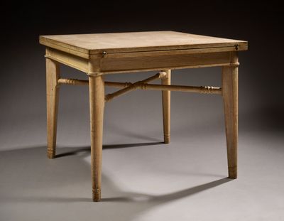 Table à plateau carré en chêne cérusé se dédoublant sur une …