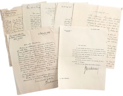 une pile de vieilles lettres empilées les unes sur les autres