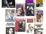un grand nombre de livres posés sur une table