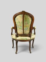 Fauteuil cabriolet en bois mouluré, sculpté et patiné, dossi… (photo 5)