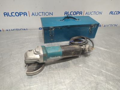 une boîte à outils bleue munie d'une poignée bleue et d'une poignée métallique