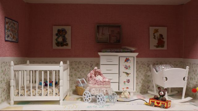 Diorama. Composition miniature, dans une vitrine en bois, vitre e...