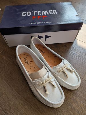Paire de chaussures de marque COTE MER