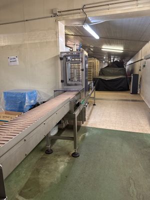 un tapis roulant au milieu d'une pièce