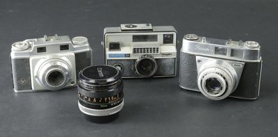 Lot de 3 appareils photo dont Kodak Retinette IA, Kodak Inst…