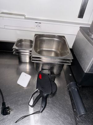 VENDU SUR DESIGNATION. 6 tablettes grilles inox avec support - Photo 1