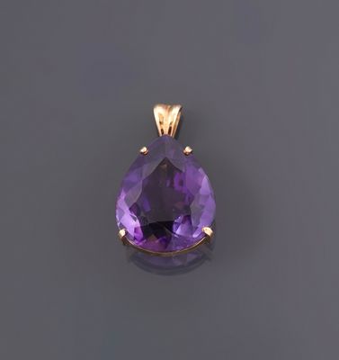 un pendentif en améthorate et or, orné d'un améthorate en forme de poire