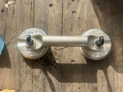 Ventouse manuelle PIHER 30127 dans sa boîte