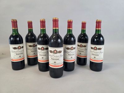 six bouteilles de vin rouge alignées