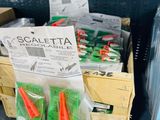 de nombreux articles différents sur les rayons du magasin
