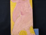un tableau représentant une femme en robe rose sur un fond bleu