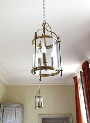 a light that is hanging from the ceiling in the room