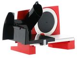 un objet rouge et noir sur lequel se trouve un objet noir