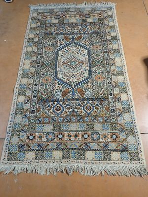 Tapis en laine noué main, 205 x 117cm