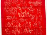 un bandeau rouge orné d'une illustration représentant des personnes et des chevaux