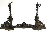 paire de bougeoirs anciens en fonte, ornés d'oiseaux et de fleurs