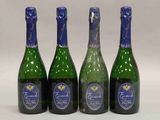 trois bouteilles de vin posées l'une à côté de l'autre sur une table