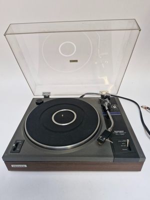 une image représentant une platine sur laquelle est fixé un lecteur de disques