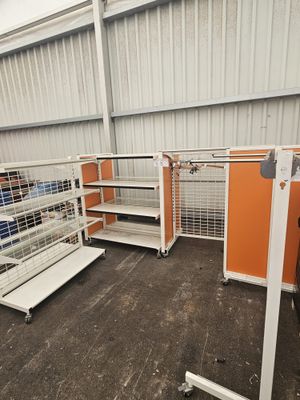 VEN - 4 présentoirs pour agencement magasin (étagères en ver…