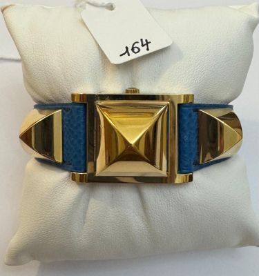 Montre plaquée or, signée - HERMÈS - MEDOR - Bracelet cuir B…