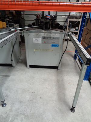 une photo d'une machine dans un atelier d'usine