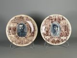 deux assiettes avec l'image d'un homme et d'une femme