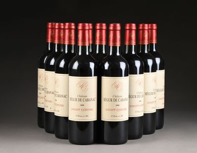 six bouteilles de vin rouge sont alignées