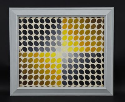 un cadre blanc orné d'un motif de pois jaunes et noirs