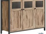 une image d'une armoire en bois avec des portes en verre