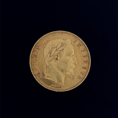 l'image d'une pièce d'or sur laquelle figure le visage d'un homme
