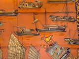 many boats that are on the water in this picture