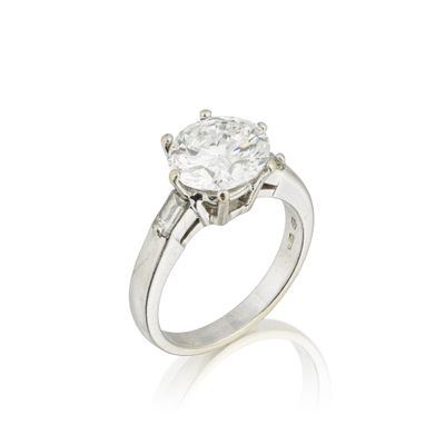 une bague en diamant à une seule pierre, par van cleef