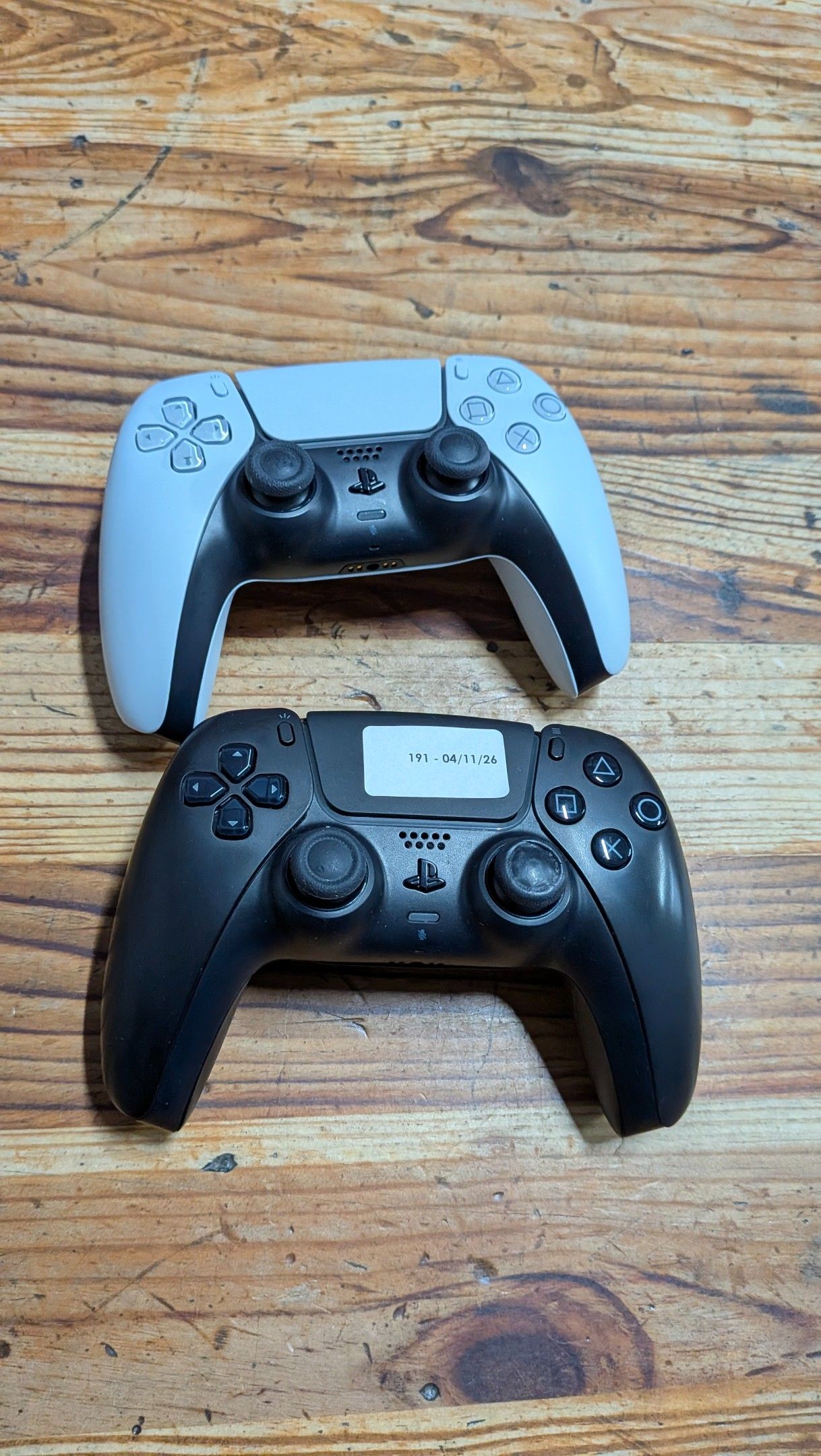 LOT DE 2 MANETTES SONY PS5 - TVA RECUPERABLE