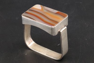 bague en argent sterling ornée d'une agate rayée au centre