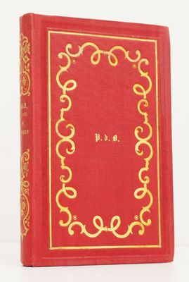 un vieux livre rouge orné d'une bordure dorée