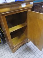 VENTE VOL : Un chevet de style Louis Philippe en bois teinté (photo 2)