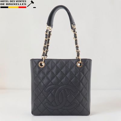 Sac cabas Chanel en cuir matelassé noir avec finitions dorées
