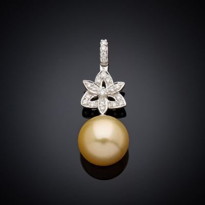 a cultured pearl and diamond pendant