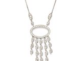un collier en or blanc et diamants