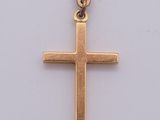 une croix dorée sur fond blanc
