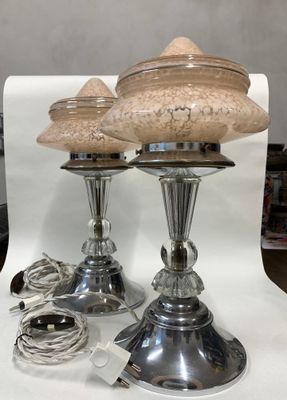 Paire de LAMPES à POSER L'abat jour en verre soufflé, le pié…