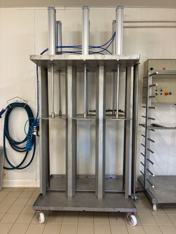 Presse à fromage tout inox mobile capacité 6