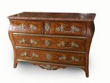 une image d'une commode en bois avec un plateau en marbre