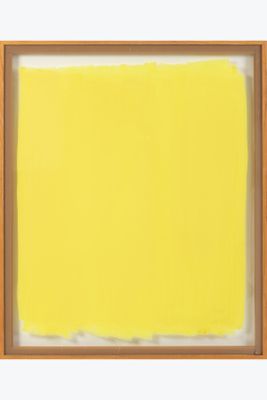 une image représentant un tableau avec de la peinture jaune sur fond blanc
