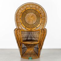 Une grande « chaise Emmanuelle » ou « chaise Peacock » en ro… (photo 2)