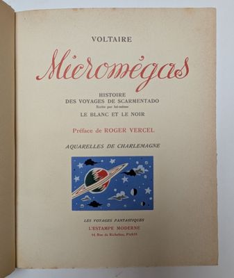 un livre ouvert sur lequel figurent une fusée et des étoiles
