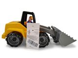 un petit bulldozer jaune en plastique avec une étiquette de prix accrochée dessus