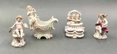 Ensemble comprenant une Salière/poivrière et trois petits su…