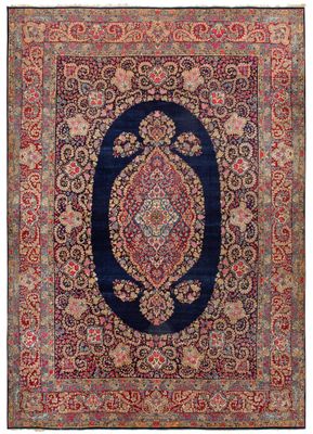 un tapis persan ancien, avec une bordure bleue et un motif en médaillon
